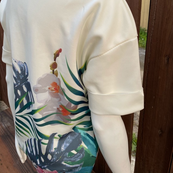 MADE IN ITALY I Floral & Leaf Short Sleeve Blouse - Picture 6 of 8